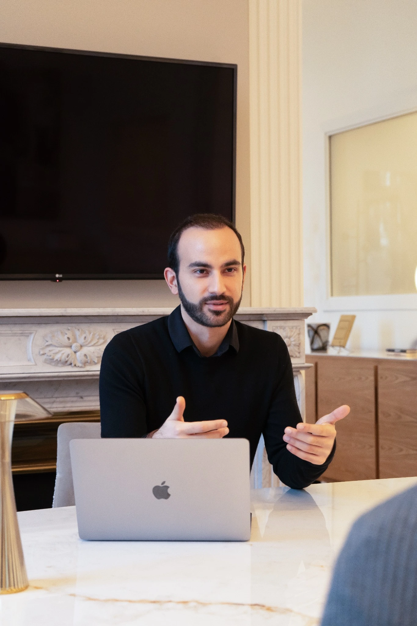 Consultation de médecine esthétique avec le Dr Aydin Sanavi à Bordeaux